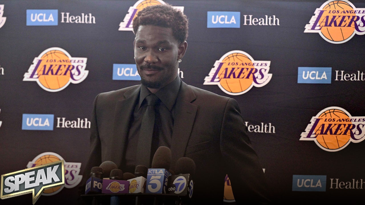 Analyzing the Impact of Deandre Ayton on the Los Angeles Lakers