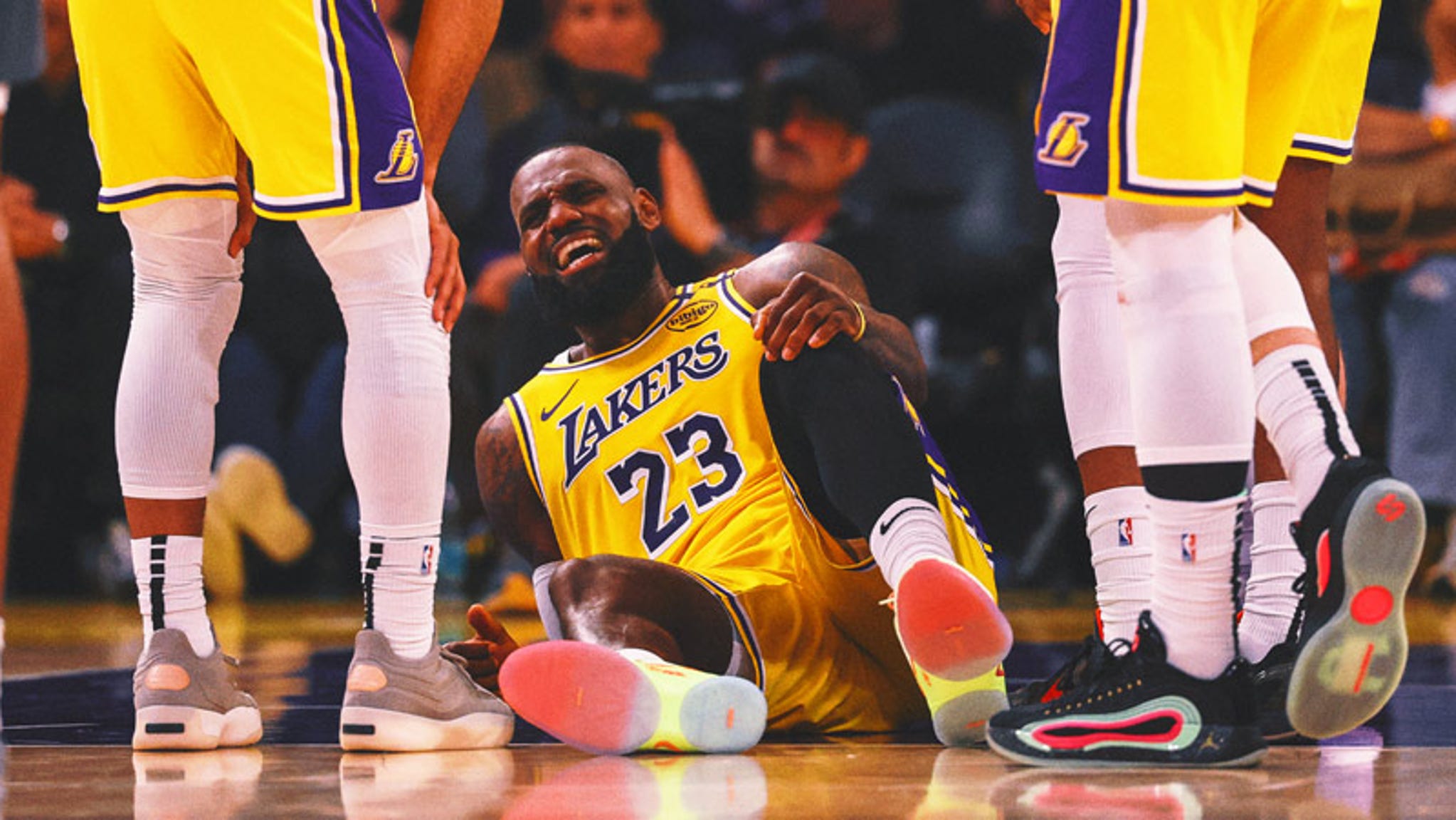 LeBron James Suffers Knee Injury in Lakers' Playoff Finale Against Timberwolves