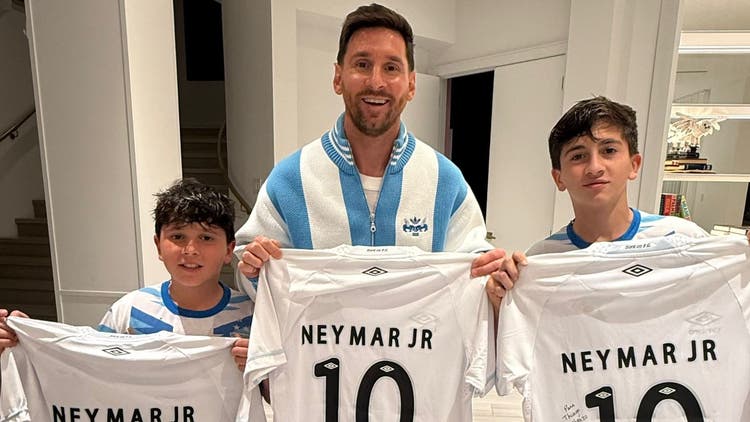 Neymar Surprises Messi and His Sons with Signed Jerseys