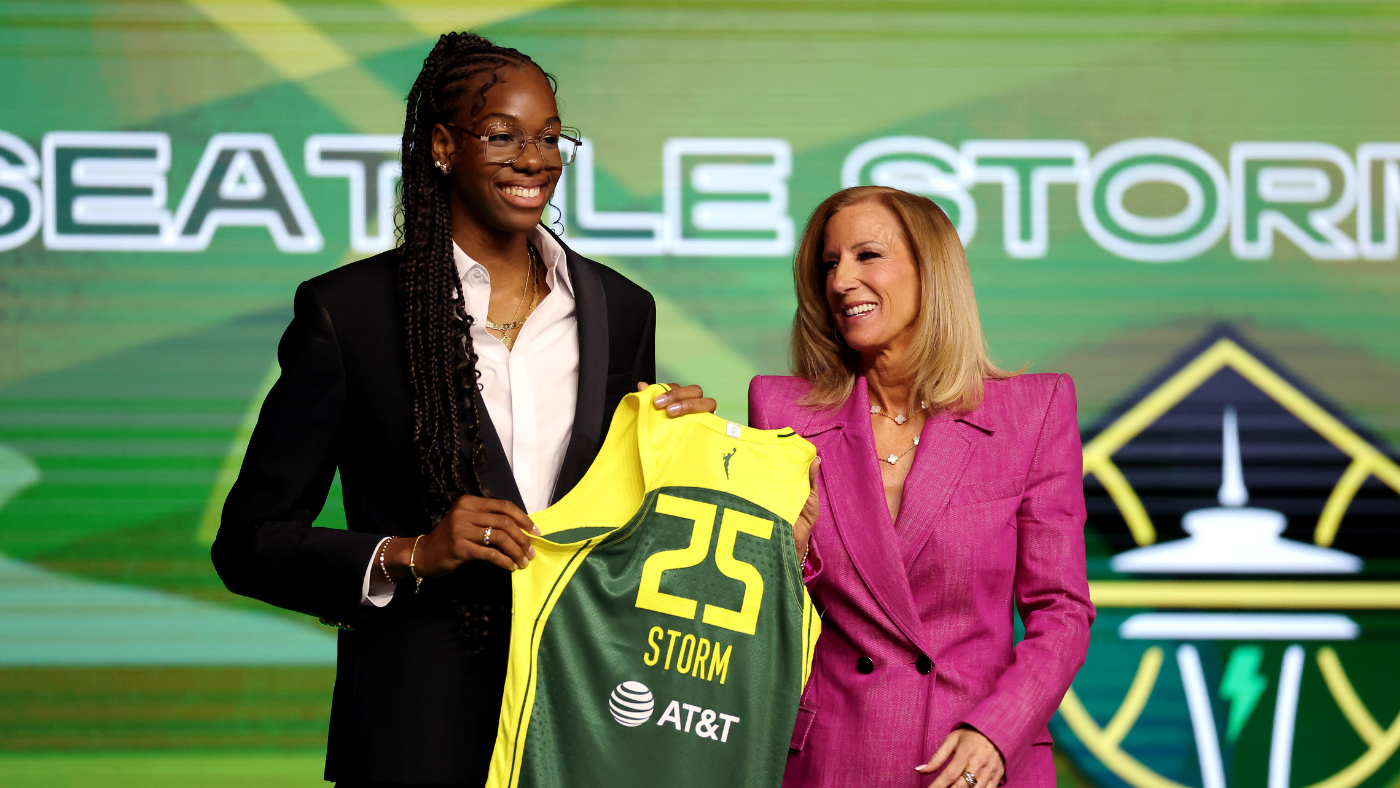 Dominique Malonga Invites LeBron James to Witness Her WNBA Dunk Debut: 'He is My Idol'