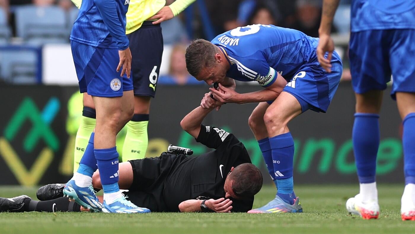 Jamie Vardy Stops Match to Assist Injured Referee