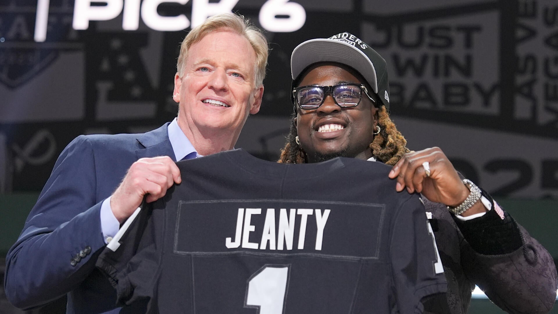 Unveiling the Secrets to Fantasy Football Running Backs: Rookie Adaptations to NFL Rush Schemes