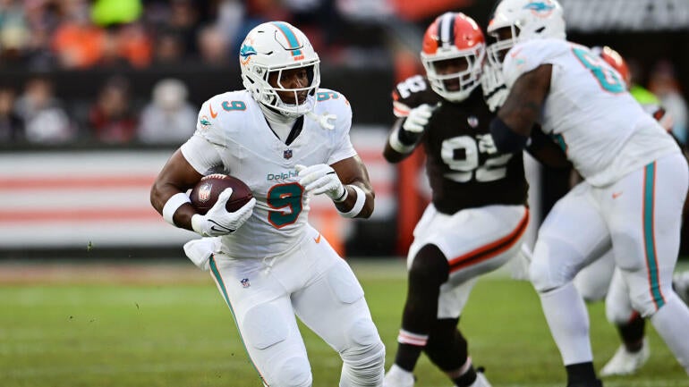 Trade Talks Reported Between Dolphins' Jonnu Smith and Steelers
