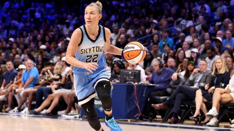 Injury Halts Vandersloot's Impact in Sky's Game Against Fever