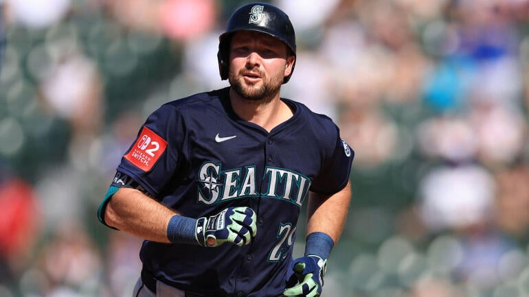 Cal Raleigh Achieves 30th Home Run: Mariners Catcher Breaks Milestone Ahead of Major League Icons