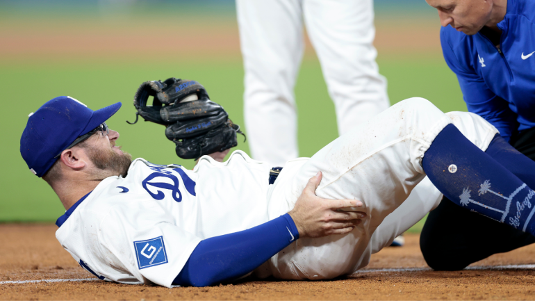 Max Muncy Out with Knee Injury After Collision Against White Sox