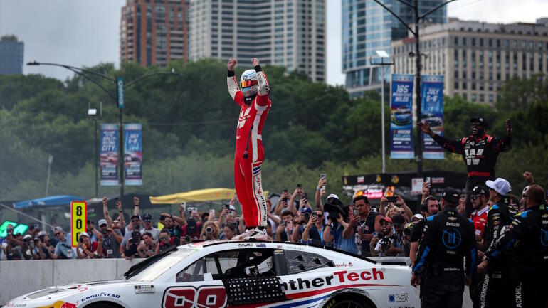 Shane van Gisbergen Dominates Chicago Street Course for Second Win of 2025