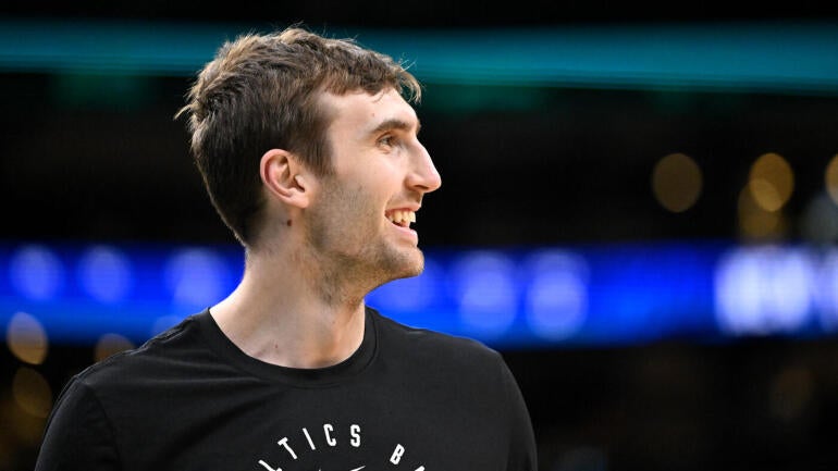 Luke Kornet Chooses No. 7 Jersey as a Tribute to Tim Duncan