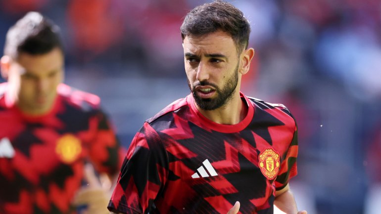 Evaluating Manchester United's Squad: Who Should Leave and Who Should Stay?