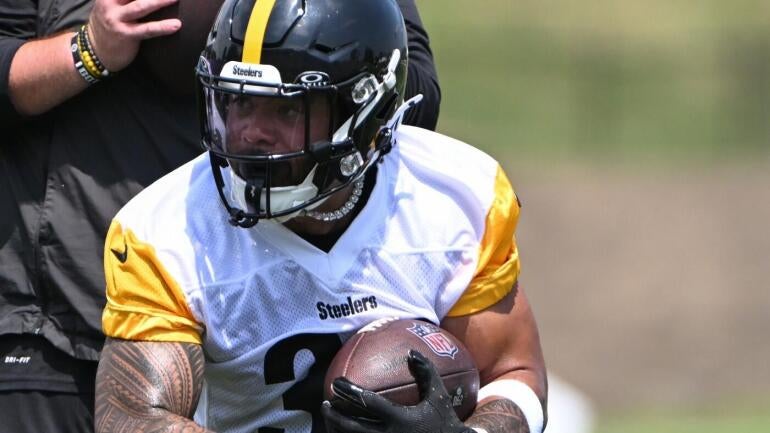 Steelers Training Camp: Jaylen Warren's Path to a Promising Season After Injuries