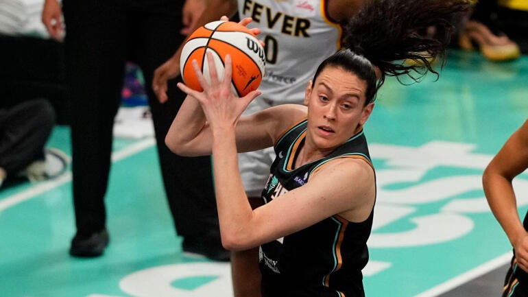 Breanna Stewart Reportedly Avoids Serious Leg Injury, Misses Game Against Wings