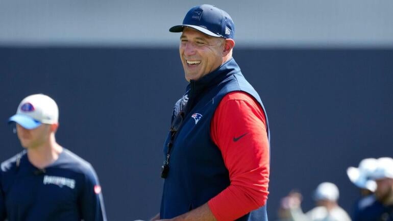 Mike Vrabel Cautions Patriots on Training Camp Fights, Reflects on His Rookie Experience