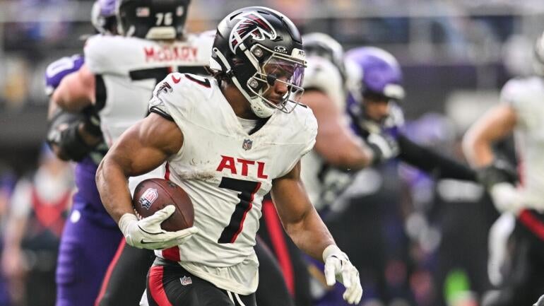 2025 Fantasy Football Rankings: Leading Picks for Quarterbacks, Running Backs, and More