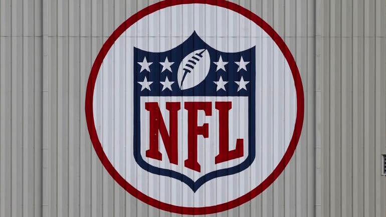 NFL Prohibits Teams from Supplying Smelling Salts, Yet Players Can Still Access Them