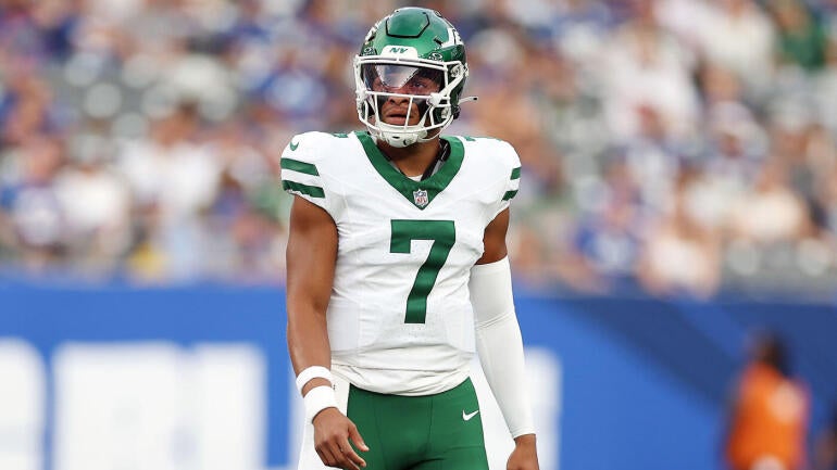 Jets Coach Expresses Confidence in QB Justin Fields Amid Passing Criticism
