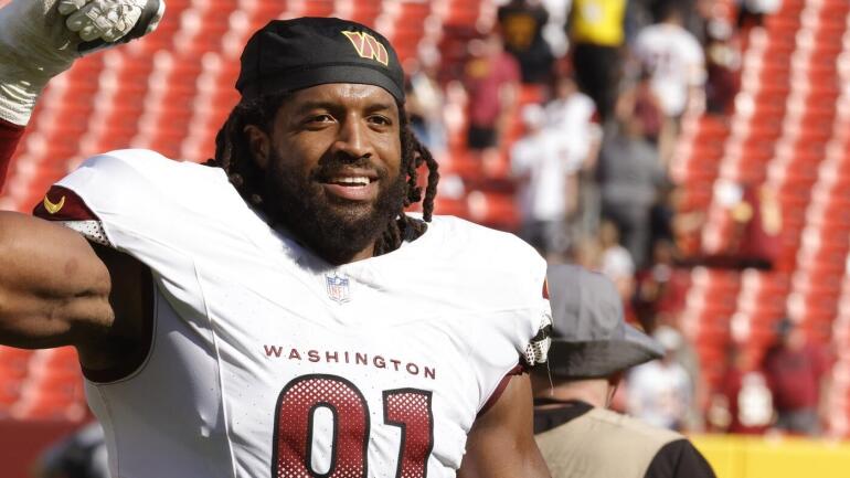 Injury Troubles for Commanders as Deatrich Wise Jr. is Carted Off Against Packers