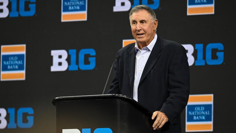 Purdue Pays Tribute to Gary Danielson During Halftime Against USC