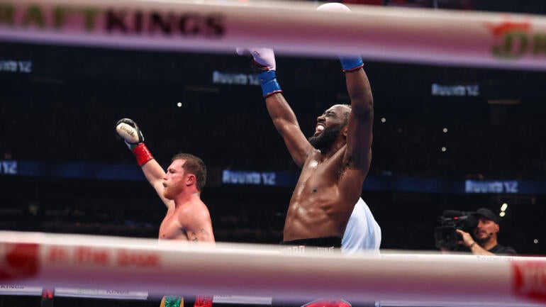 Crawford Triumphs Over Alvarez: Complete Fight Recap
