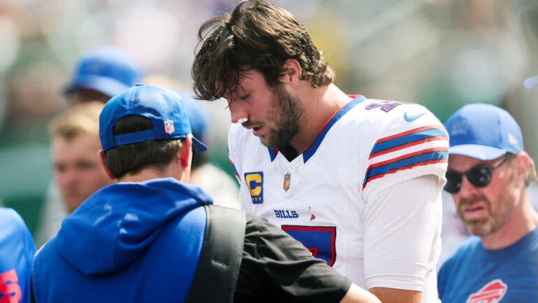 Bills QB Josh Allen to Use Visor Against Dolphins After Sustaining Nose Injury