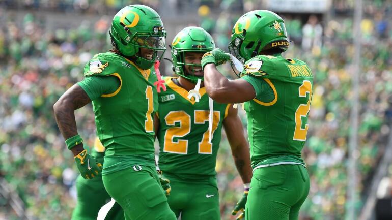 Ducks Dive into Showdown Against Hoosiers: A Closer Look at the Big Ten Clash