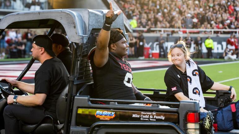 Star Defensive Tackle Skyler Gill-Howard Out for Season Due to Injury