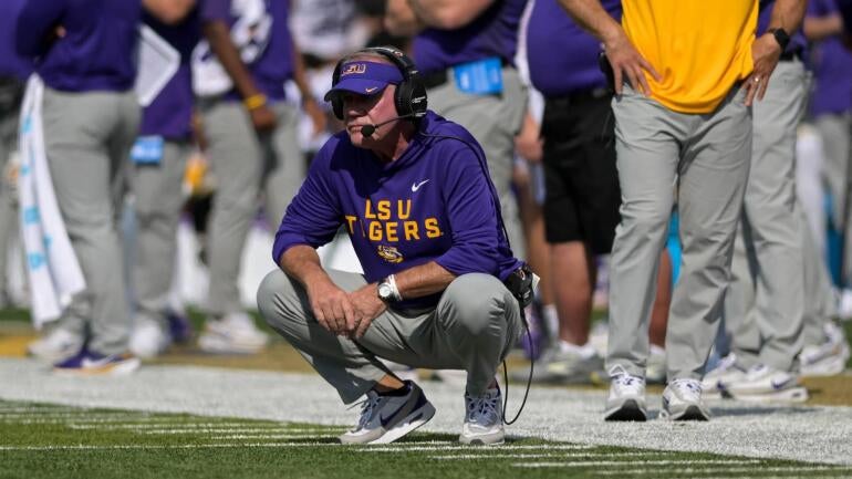 College Football's Week 8 Review: LSU's Kelly Struggles, Michigan Revives