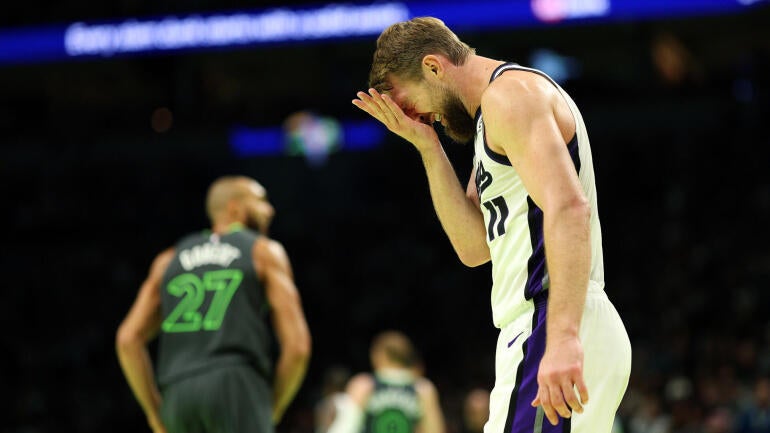 Domantas Sabonis Suffers Knee Injury: Kings' Struggles Continue