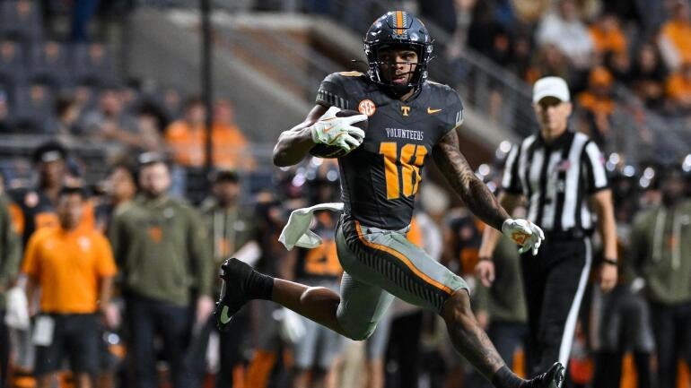 Tennessee Aims for Road Victory Against Florida in Long-Awaited Showdown