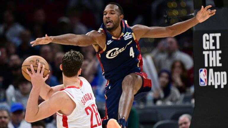 NBA DFS: Daily Fantasy Basketball Picks for November 21 centered on Evan Mobley