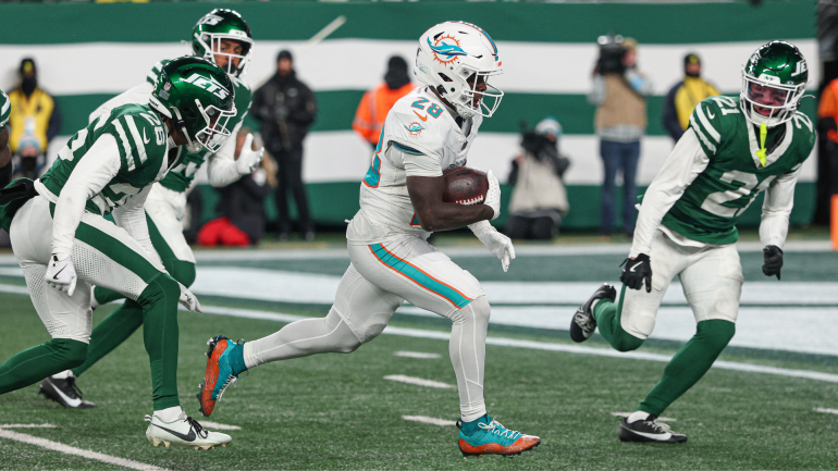 Jets vs. Dolphins: Miami's De'Von Achane Poised for Impact in Upcoming Matchup