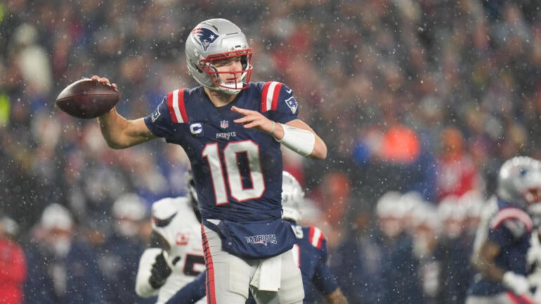 Preview of Fantasy Football Championship Playoff Round: Strategies, Sleeper Picks, and DFS Insights