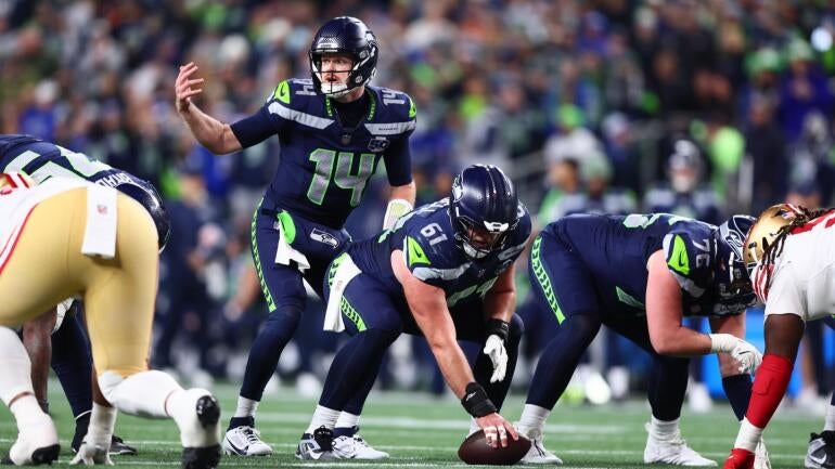 Patriots vs. Seahawks: Experts Predict Big Game Scores